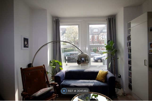 Flat A   Grosvenor Gardens, Willesden Green, London photo 5