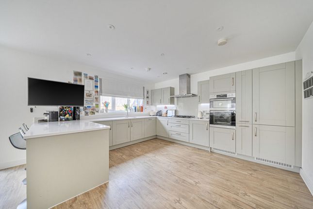 11, Barnfield, Billingshurst photo 4