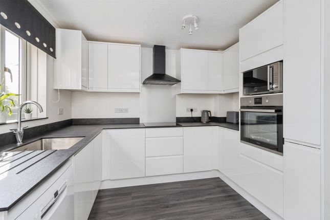 5, Moor Park Road, Newton Abbot photo 3