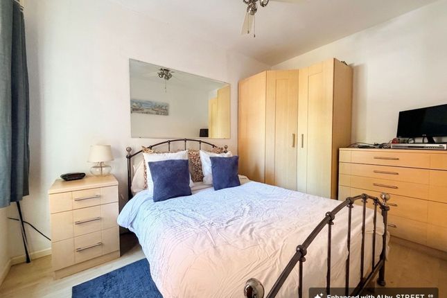 26 Malmesbury Road, Southampton photo 4