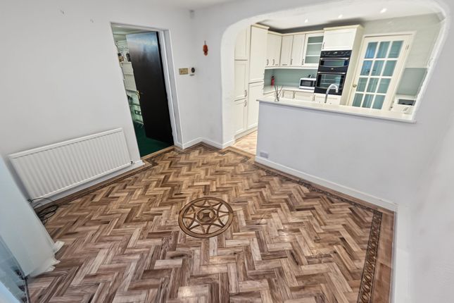 44 Oakwell Drive, Bury photo 4