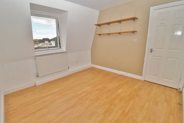 Flat 12, 38c, Market Parade, Havant photo 2