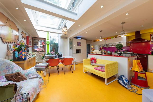 End terrace house for sale in Galveston Road, London