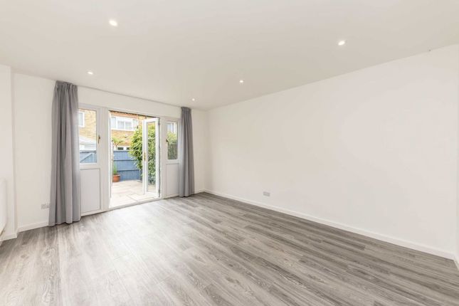 10, Millshott Close, London photo 3