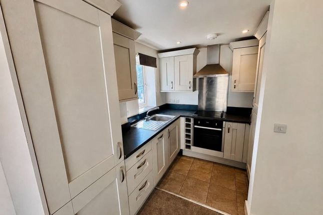 12, STROLLER CLOSE, THATCHAM photo 4