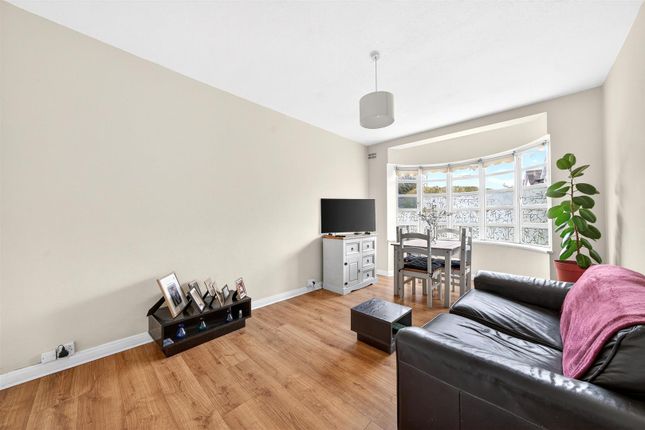Flat 17, Langham Court, Wyke Road, London photo 4