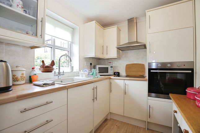 18, Saffron Meadow, Stratford-Upon-Avon photo 3