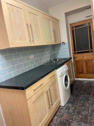 Room to rent in Manchester Road, Linthwaite, Huddersfield