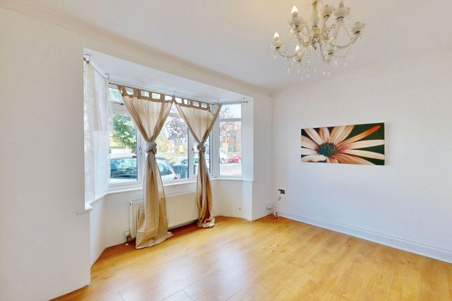 38, Kings Avenue, Greenford photo 4