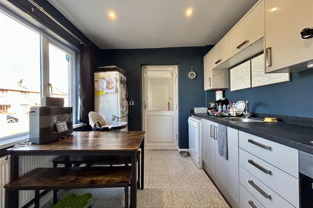 27, Caemawr Road, Caldicot photo 4
