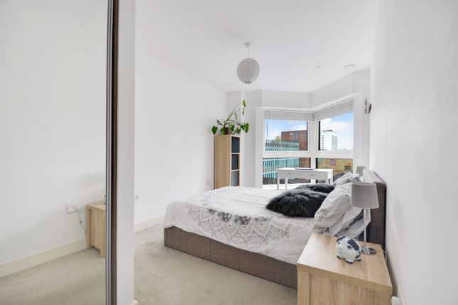 Flat for sale in Dickens Yard, London