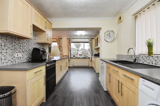 21, Hares Chase, Billericay photo 2