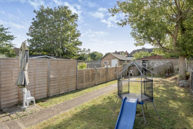 26, Dale Park Avenue, Carshalton photo 2
