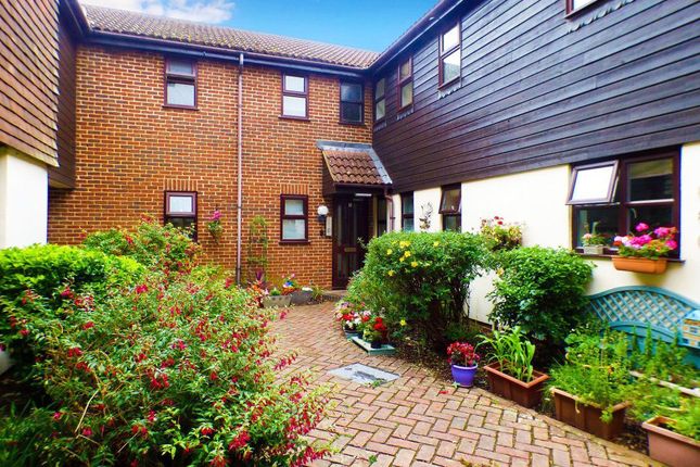 Flat to rent in Eastwick Park Avenue, Bookham, Leatherhead