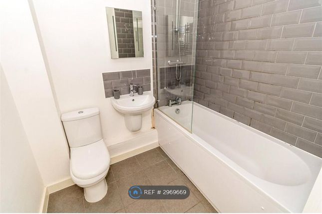 Flat, Bevois Valley Road, Southampton photo 4