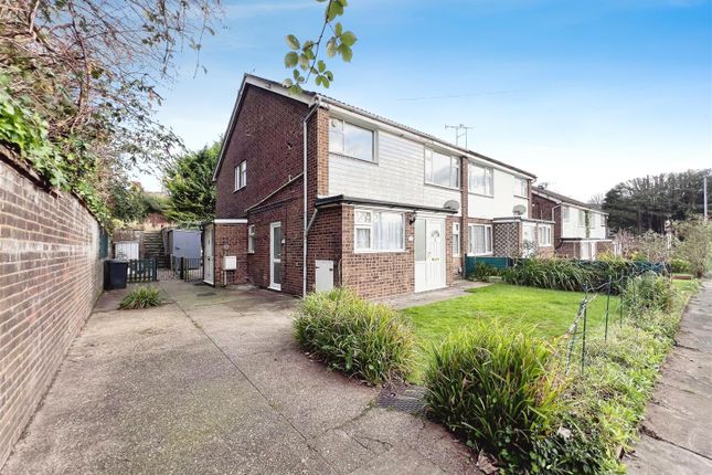 Thumbnail Flat for sale in Chadwell Close, Luton