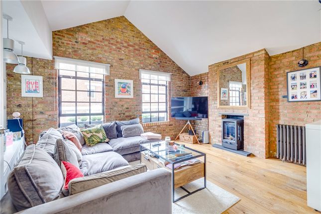 Thumbnail Flat for sale in Crabtree Lane, London