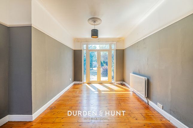 207 Snakes Lane East, Woodford Green photo 4