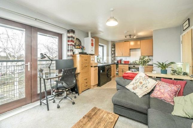 18, Vanquish Close, Twickenham photo 3