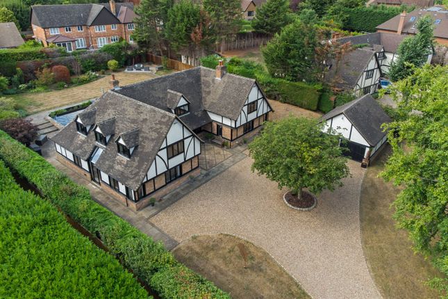 Country house for sale in Finch Lane, Knotty Green, Beaconsfield