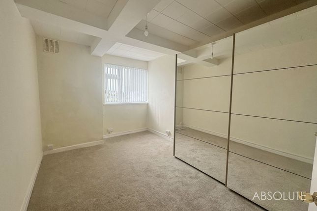 Flat to rent in Thurlow Road, Tor Dale