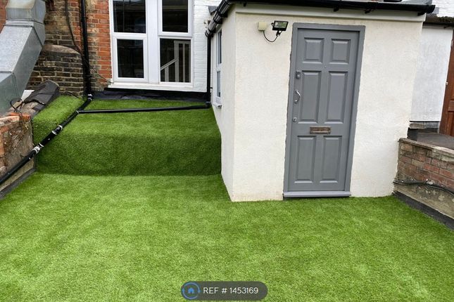 Flat, A Topsfield Parade, London photo 2