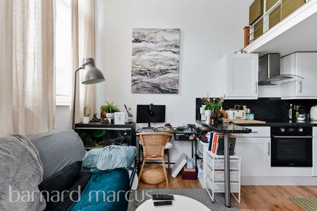 The Studio Flat, The Westbury, 418, Wandsworth Road, London photo 3