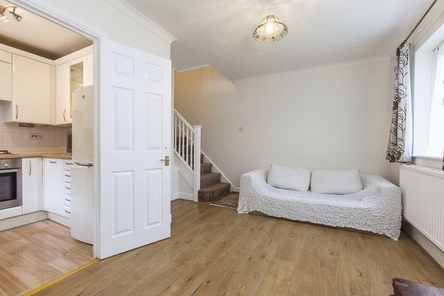 Westcroft Close, London photo 3