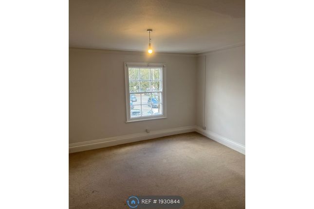 Flat to rent in Silver Street, Wiltshire SP2 0Hx,