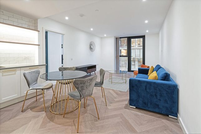 1-bed flat on 23 Gauging Square, London, £734,950