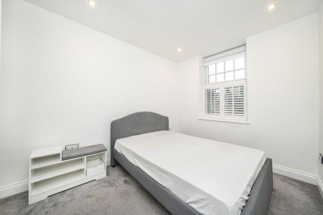 Flat 2, Newell House, Newell Street, London photo 5