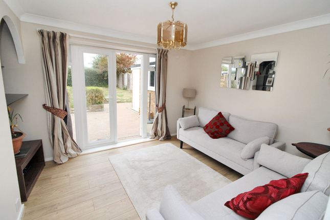 10 Orchard Park, High Wycombe photo 4