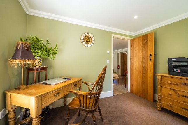 Bedroom/ Office
