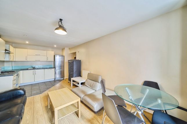 Flat 14, 42, Violet Road, London photo 4