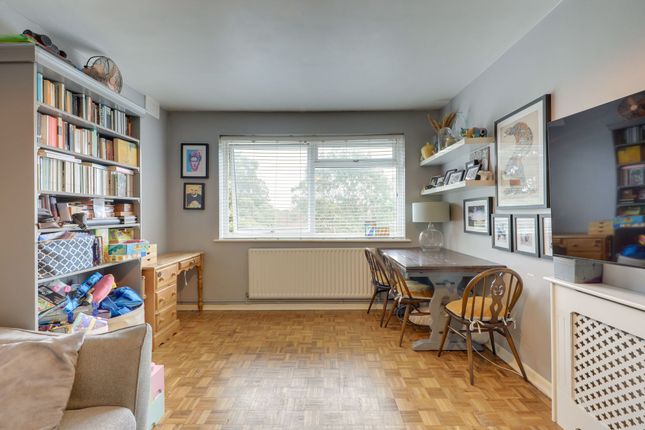 Flat 21, Ian Court Dacres Road, London photo 3