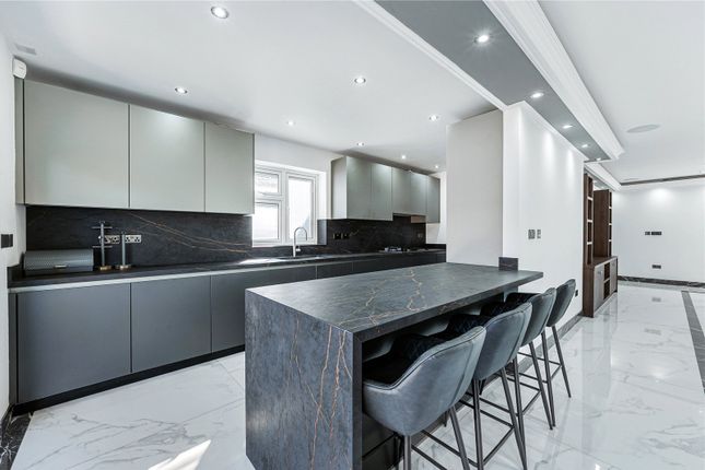 15, Saxon Drive, London photo 2