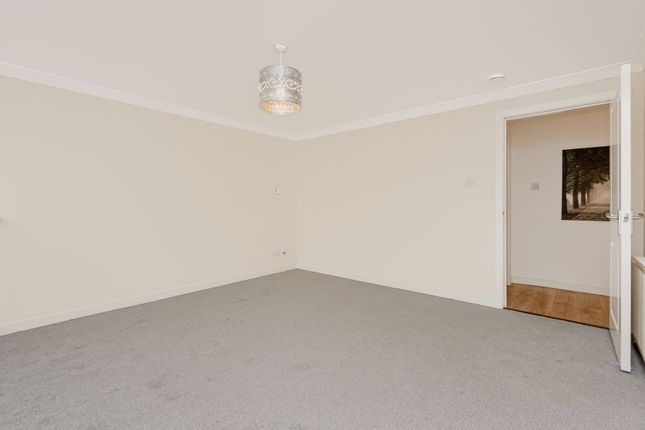 86 Whiteside Court, Bathgate photo 2