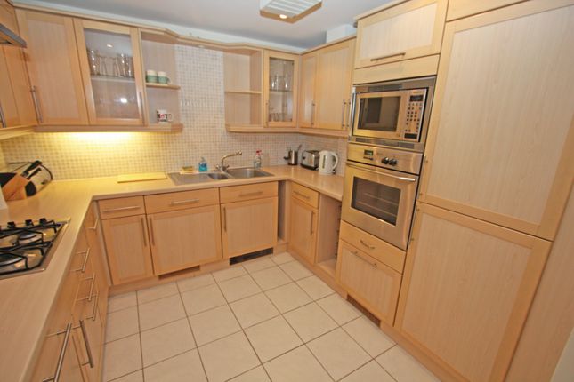 8 Mizzen House, Lock Approach, Portsmouth photo 4