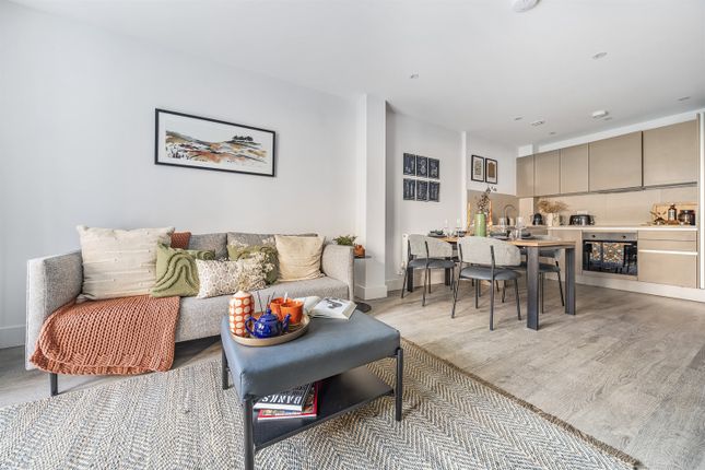 2, Flat 37, Kenavon Drive, Reading photo 2