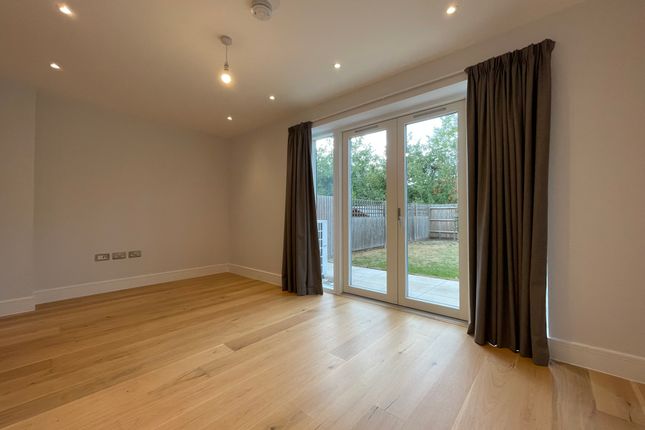 30 Towpath Crescent, Sheerwater Woking, null photo 5