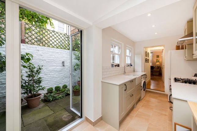 Mews house for sale in Addison Place, Holland Park, London
