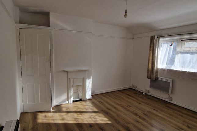 Lister Road, Tilbury photo 3