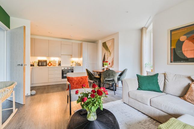 37 Cornforth Lane, Mill Hill photo 3