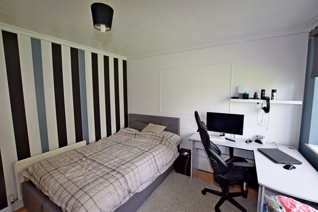 24, Ravens Way, Bognor Regis photo 5