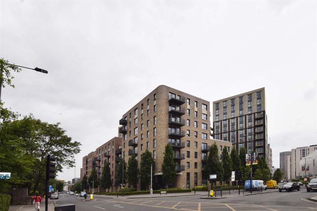 2-bed flat on Flat 1, Redwood House, Engineers Way, Middlesex, £575,000
