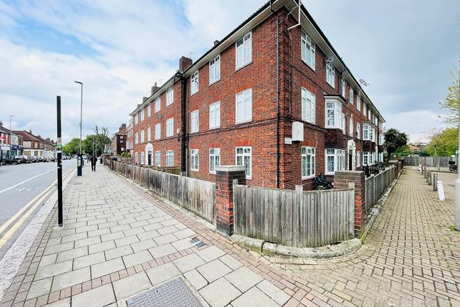 Thumbnail Flat to rent in Garratt Lane, London