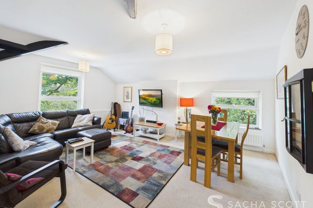 4 Woodcote Mews, Epsom photo 3