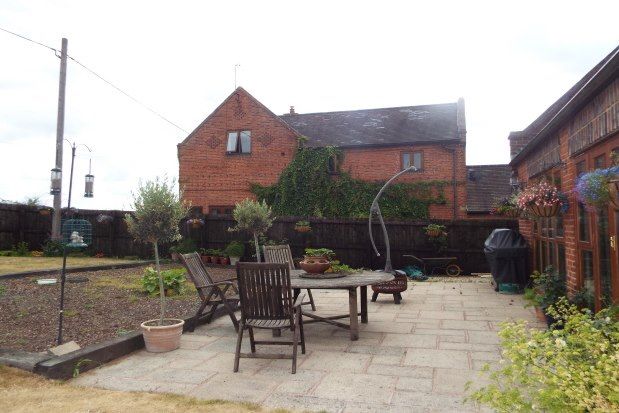 Barn conversion to rent in Edial Farm Mews, Burntwood