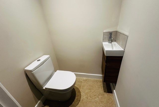 Cloakroom/wc