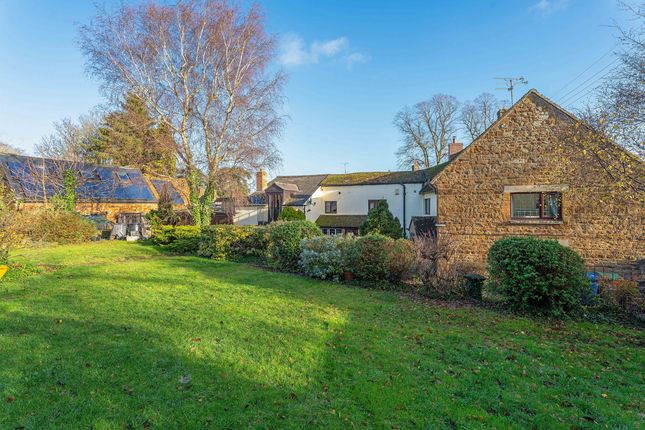 Lamberts Farmhouse, 6, Banbury Road, Banbury photo 2